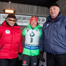 6. mars: Laura Dahlmeier fra Tyskland møter Kong Harald og Prinsesse Astrid etter seieren i 10 km jaktstart  i Holmenkollen. Foto: Håkon Mosvold Larsen / NTB scanpix